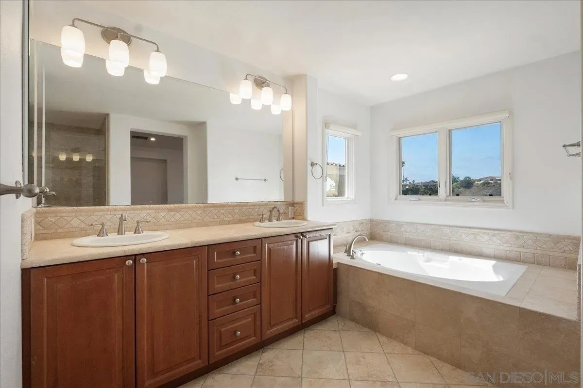 La Jolla, California 92037, United States, 3 Bedrooms Bedrooms, ,3 BathroomsBathrooms,Residential,Active,238774