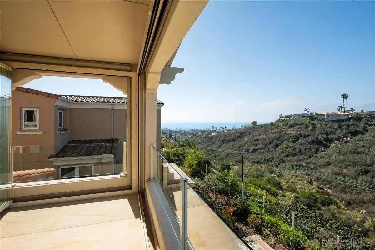 La Jolla, California 92037, United States, 3 Bedrooms Bedrooms, ,3 BathroomsBathrooms,Residential,Active,238774