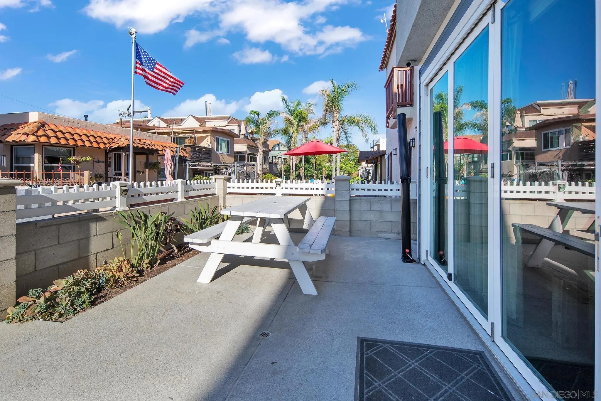 717-721 Island Ct