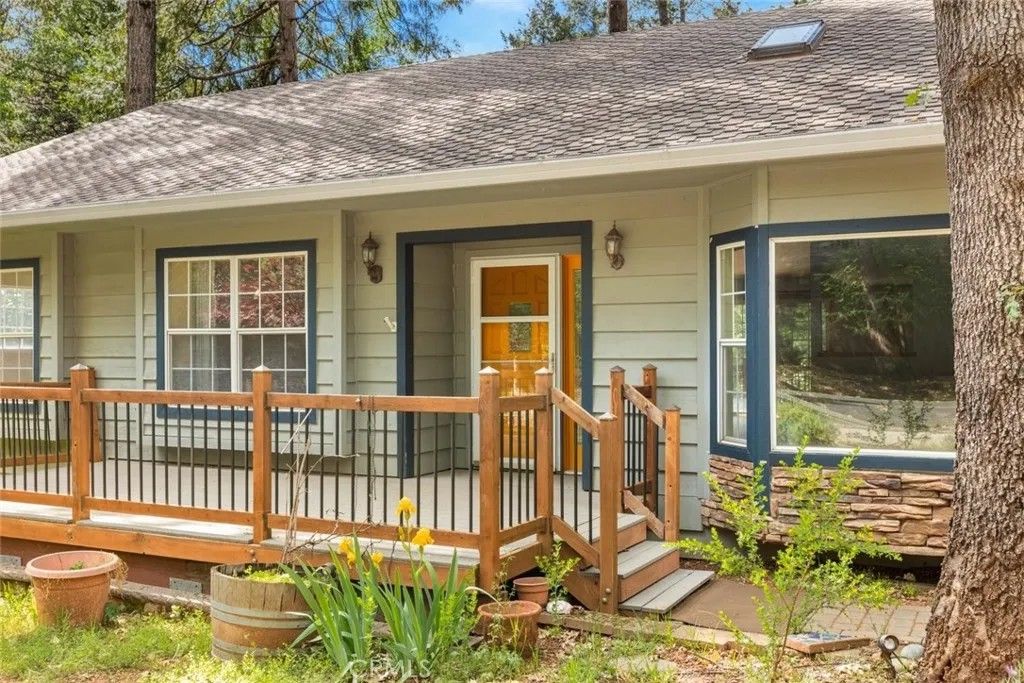 Photo of 14621 Carnegie Rd, Magalia, CA 95954 (MLS # SN26079091)