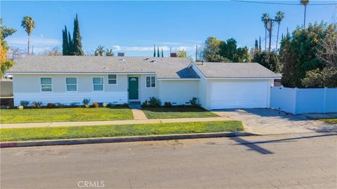 Photo of 19034 Wyandotte Avenue, Reseda, CA 91335 (MLS # SR26007373)