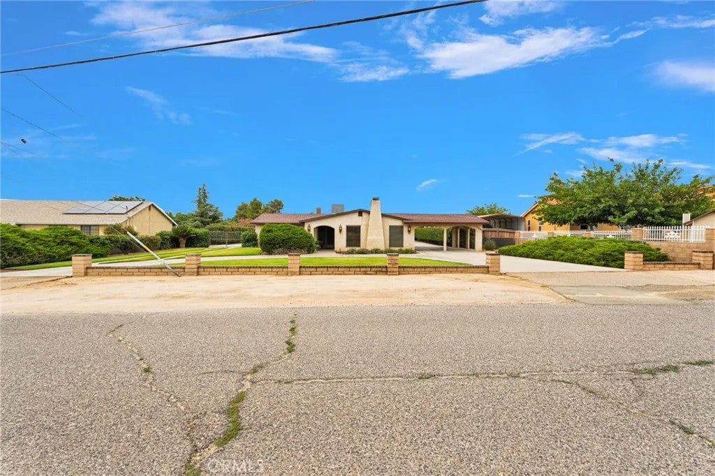 Photo of 17994 Pine Street, Hesperia, CA 92345 (MLS # HD26153270)