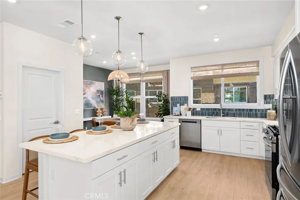 445 S Eleanor Street