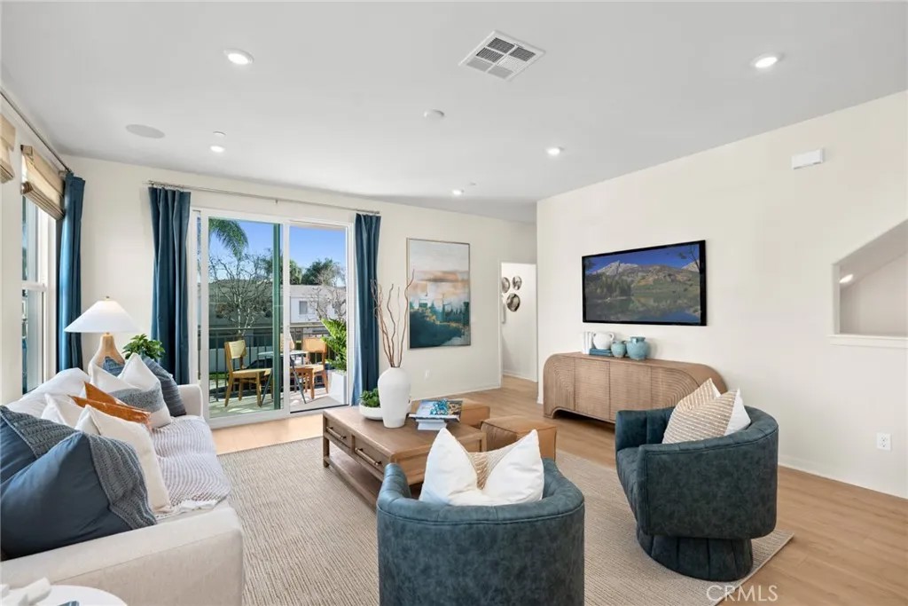 445 S Eleanor Street