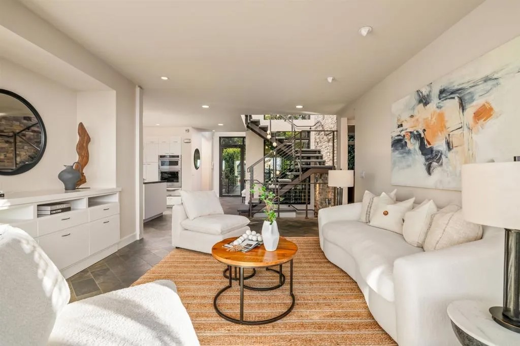 1876 Little Street