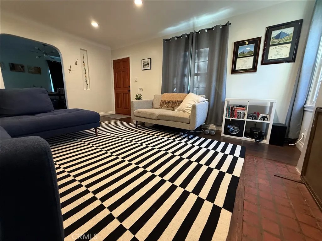 6232 Magnolia
