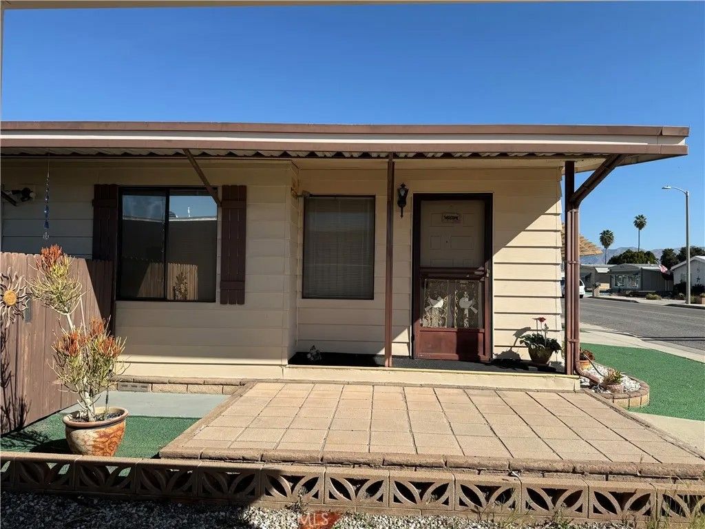 Photo of 833 S Lyon Avenue, Hemet, CA 92543 (MLS # IV26065063)