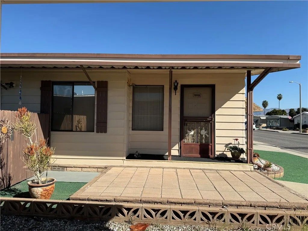 Photo of 833 S Lyon Avenue, Hemet, CA 92543 (MLS # IV26065063)