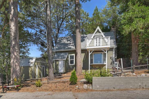 Photo of 710 Arosa DR, Crestline, CA 92325 (MLS # 260018249)