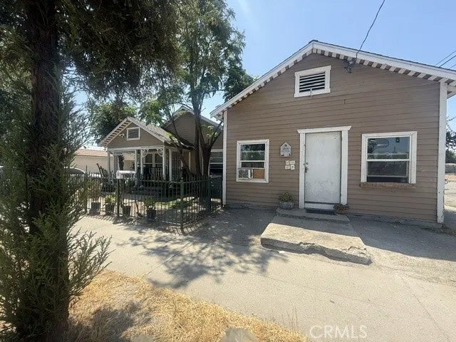 1087 W 9th