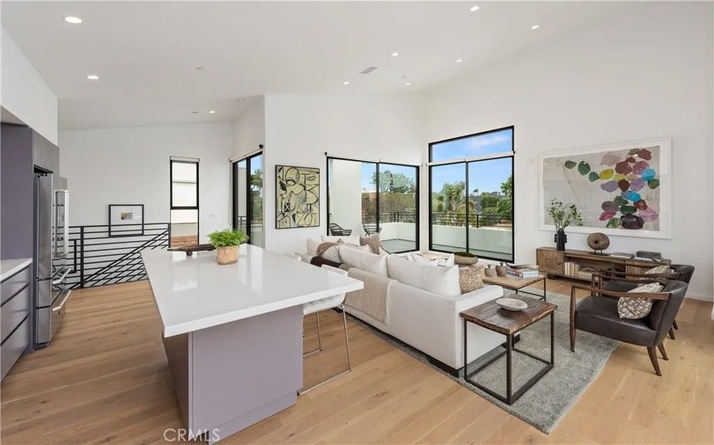 Photo of 1176 Nelrose Avenue #C, Venice, CA 90291 (MLS # SR25273005)