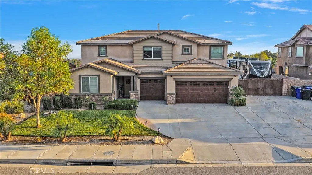 2343 W Redwood Street