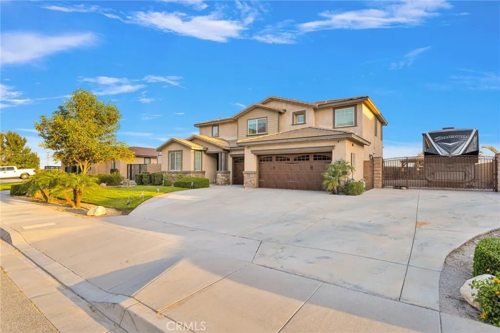 2343 W Redwood Street