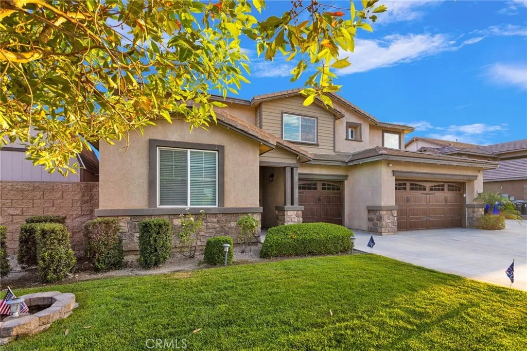 2343 W Redwood Street