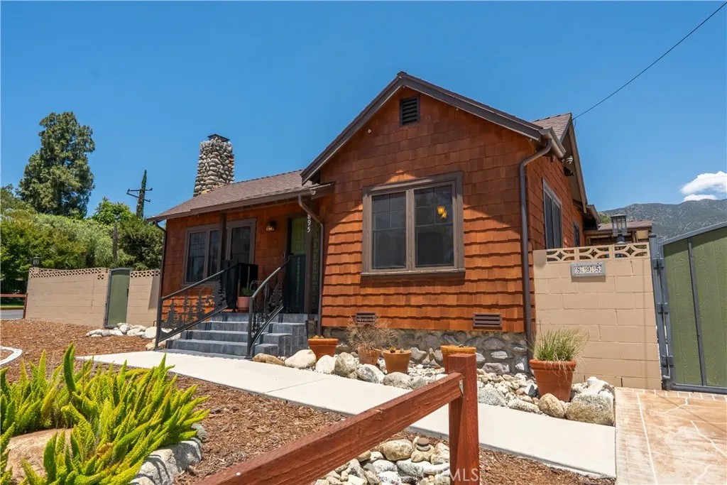 895 W 23rd