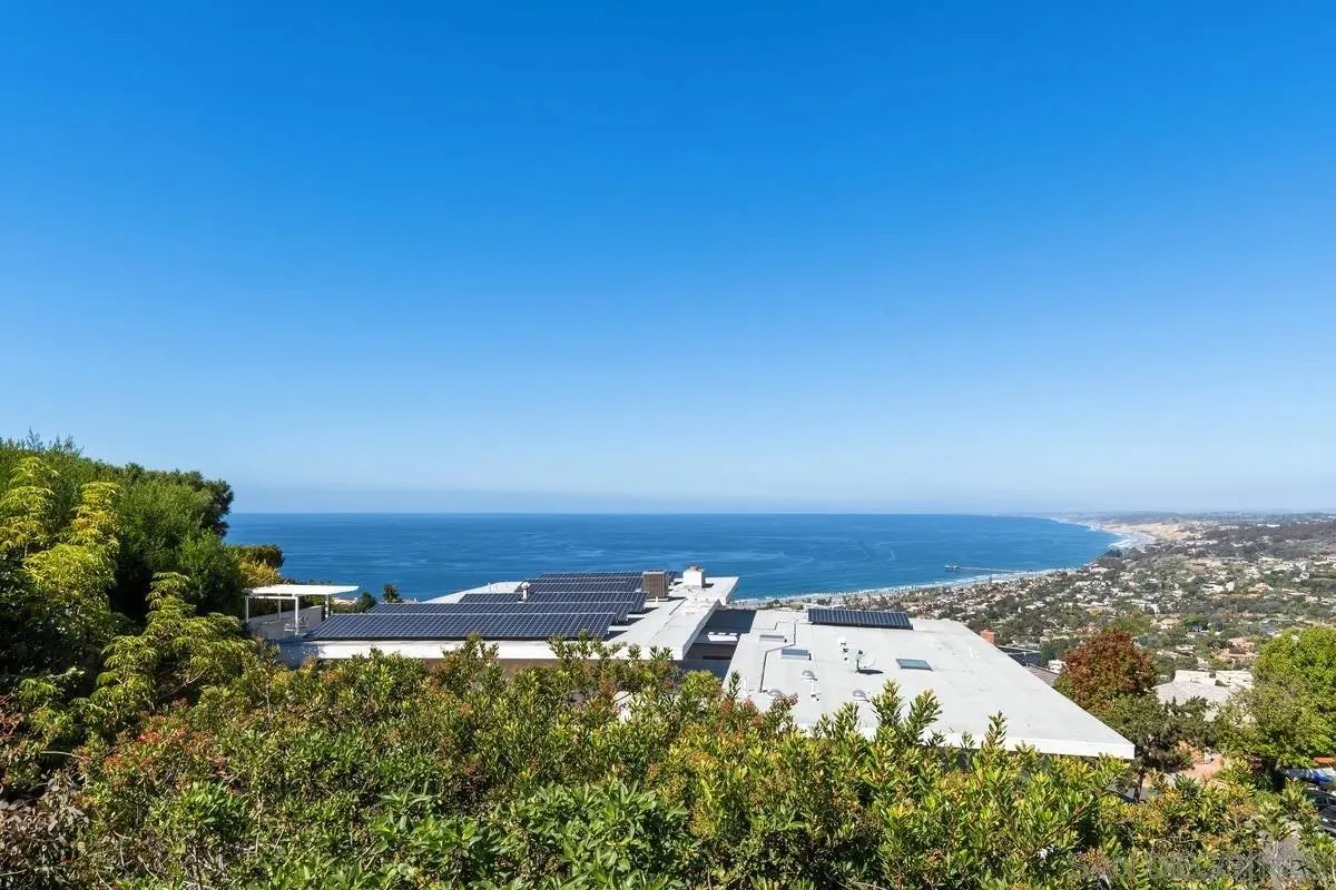 La Jolla, California 92037, United States, 4 Bedrooms Bedrooms, ,2 BathroomsBathrooms,Residential,Pending,206641