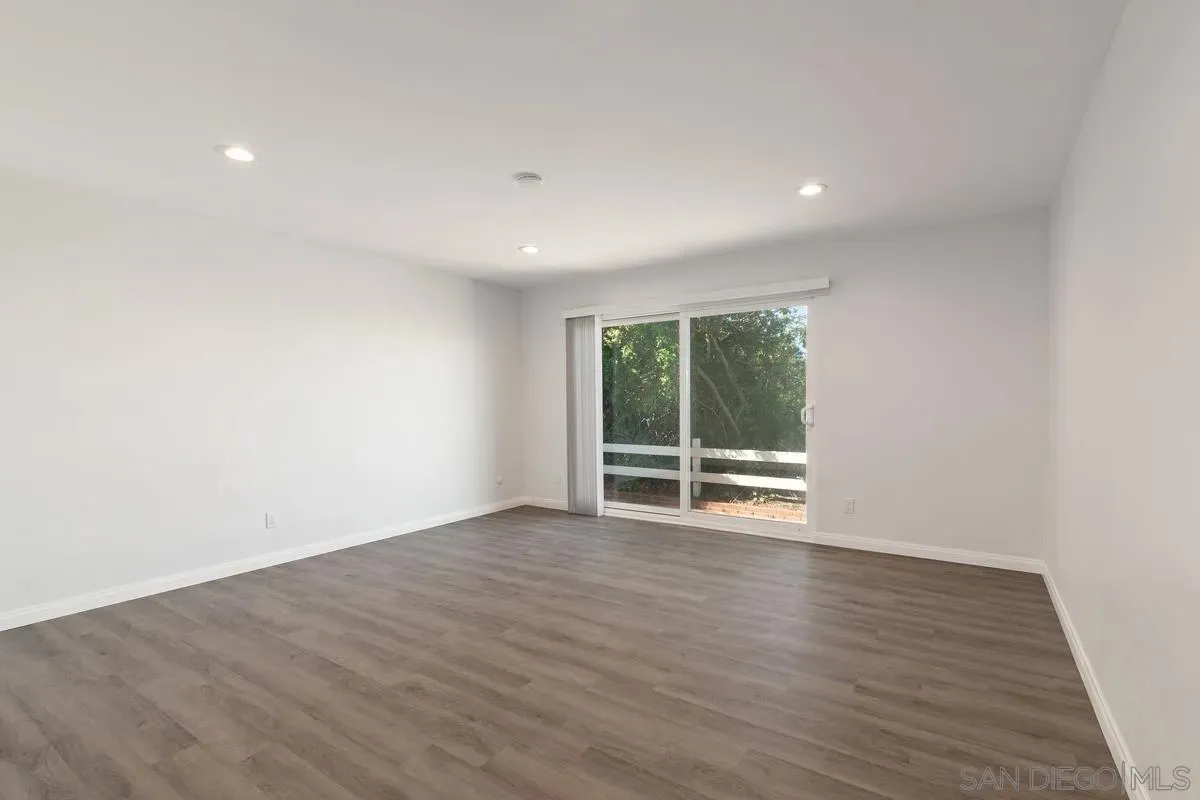 La Jolla, California 92037, United States, 4 Bedrooms Bedrooms, ,2 BathroomsBathrooms,Residential,Pending,206641