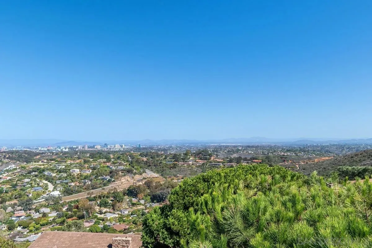 La Jolla, California 92037, United States, 4 Bedrooms Bedrooms, ,2 BathroomsBathrooms,Residential,Pending,206641