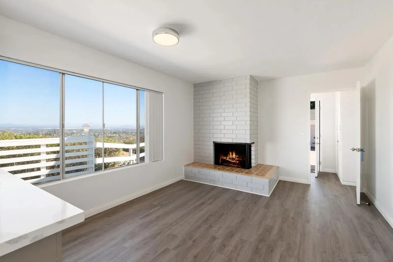 La Jolla, California 92037, United States, 4 Bedrooms Bedrooms, ,2 BathroomsBathrooms,Residential,Pending,206641