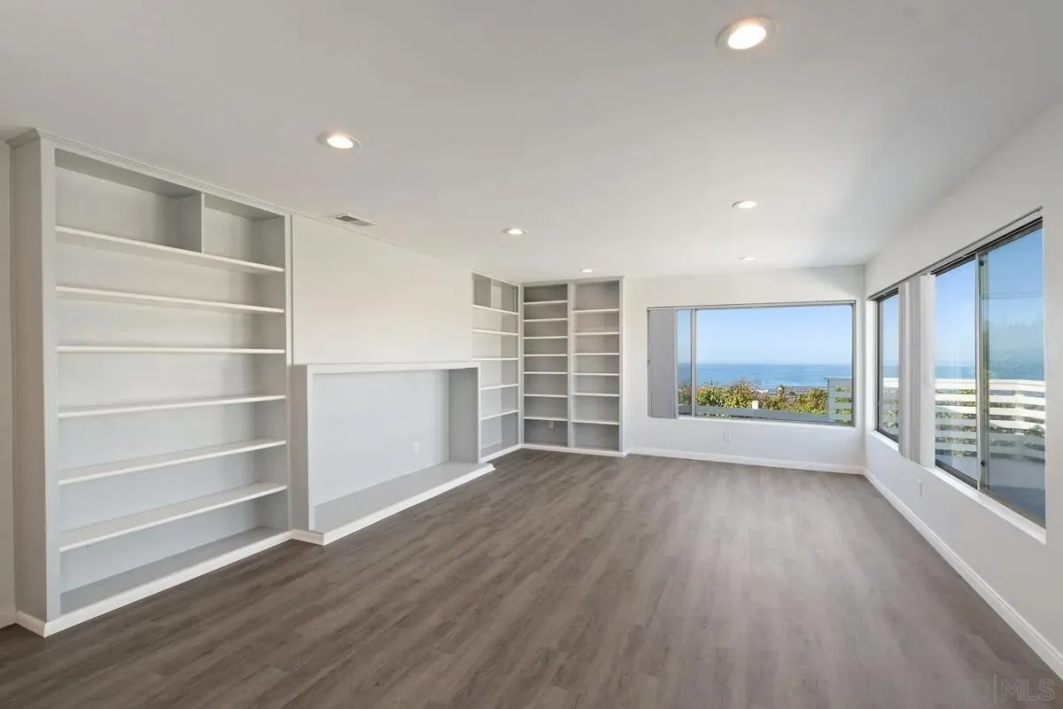 La Jolla, California 92037, United States, 4 Bedrooms Bedrooms, ,2 BathroomsBathrooms,Residential,Pending,206641