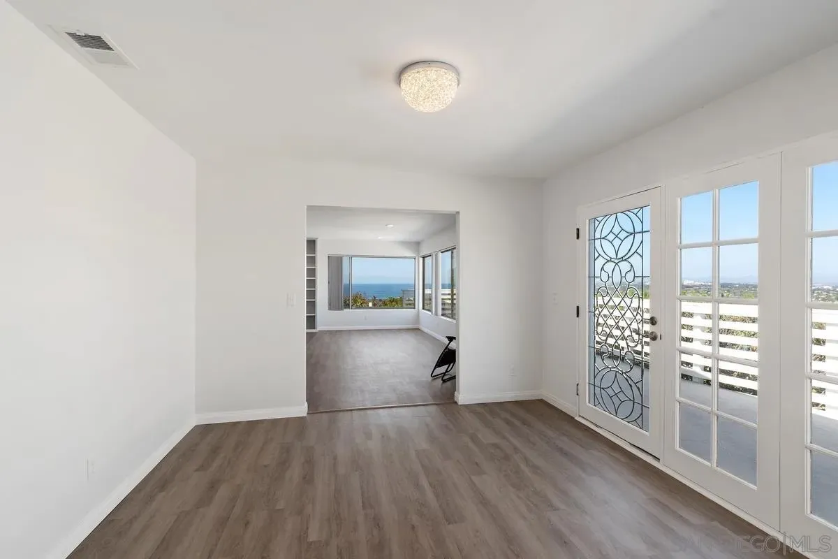 La Jolla, California 92037, United States, 4 Bedrooms Bedrooms, ,2 BathroomsBathrooms,Residential,Pending,206641