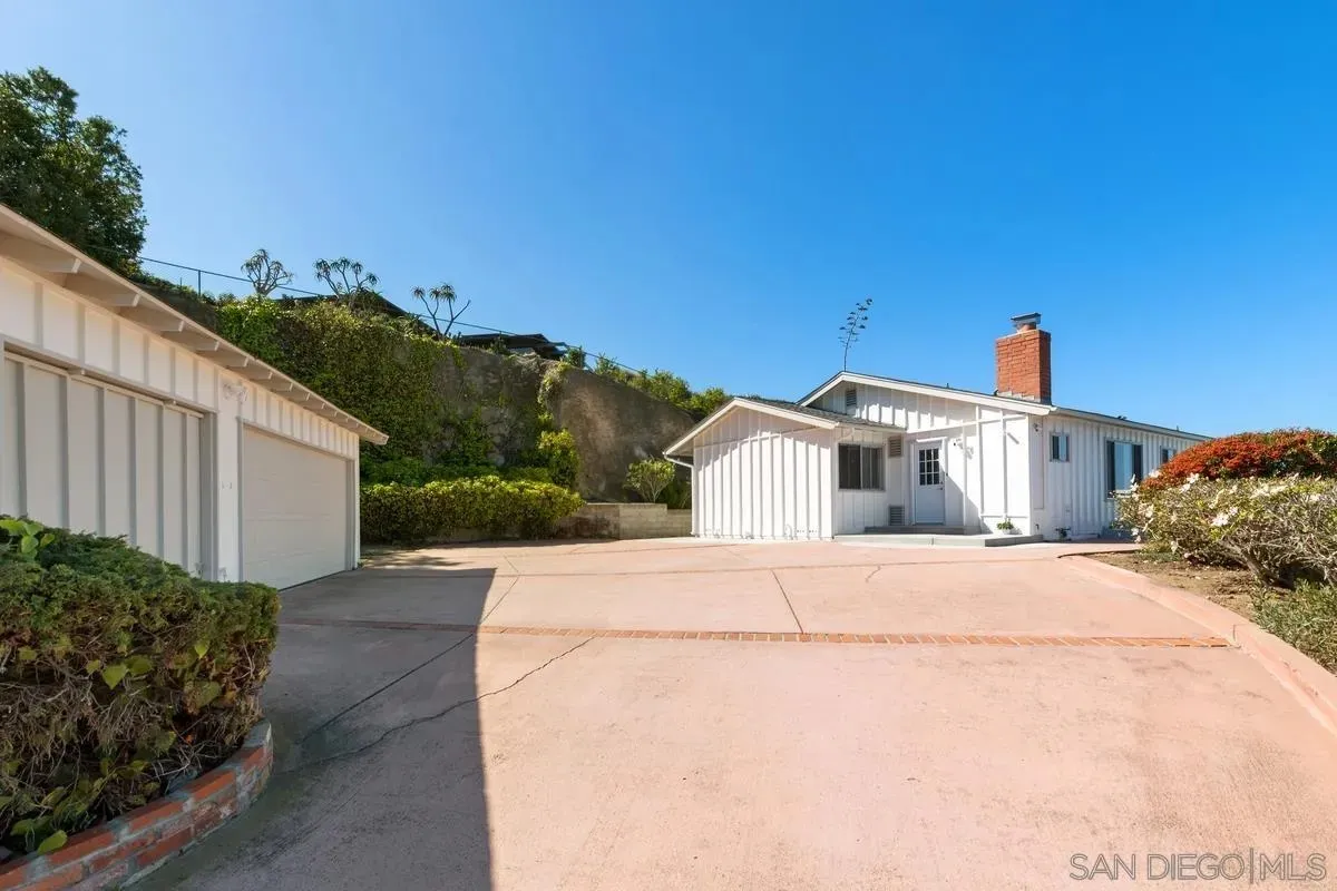 La Jolla, California 92037, United States, 4 Bedrooms Bedrooms, ,2 BathroomsBathrooms,Residential,Pending,206641