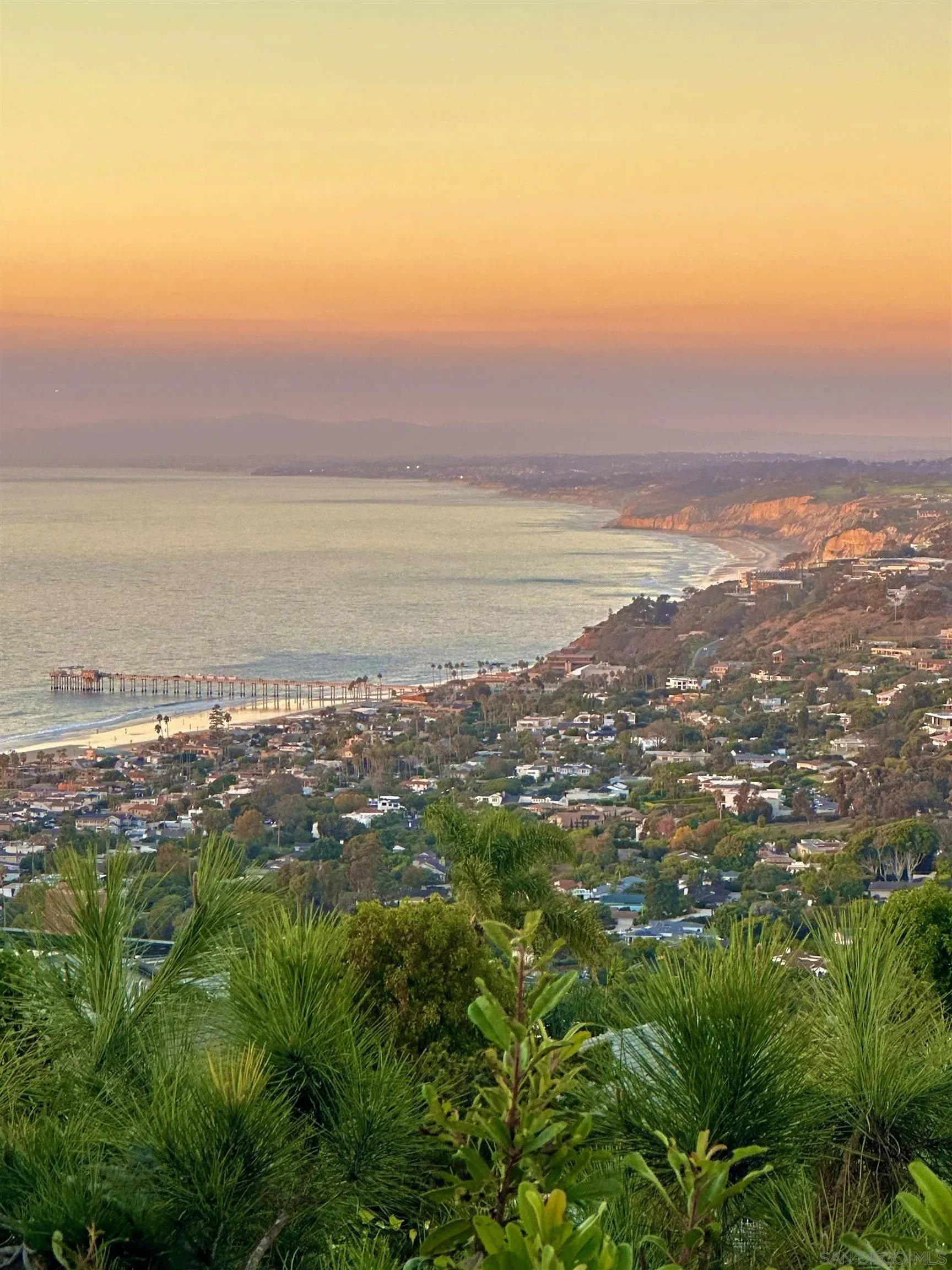 La Jolla, California 92037, United States, 4 Bedrooms Bedrooms, ,2 BathroomsBathrooms,Residential,Pending,206641