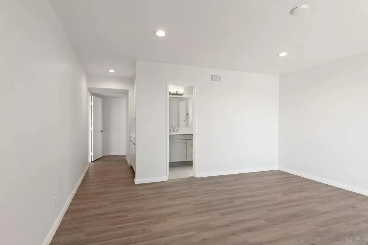 La Jolla, California 92037, United States, 4 Bedrooms Bedrooms, ,2 BathroomsBathrooms,Residential,Pending,206641