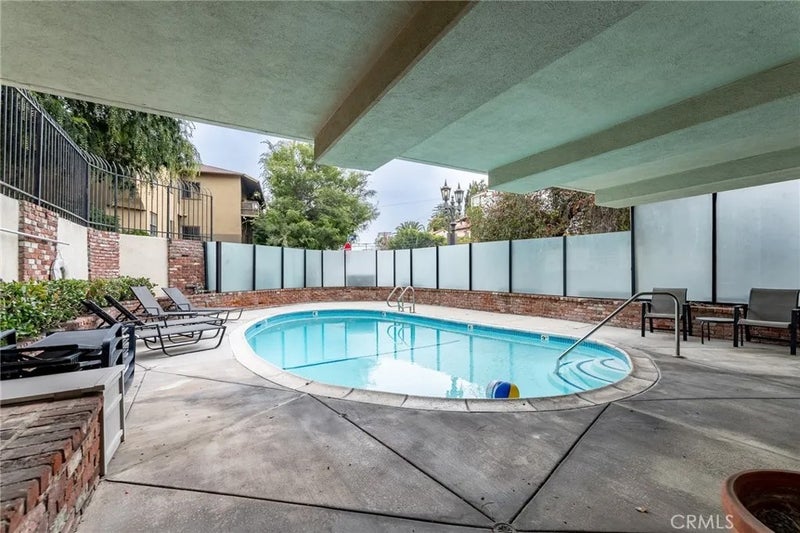 2260 N Cahuenga Boulevard 401