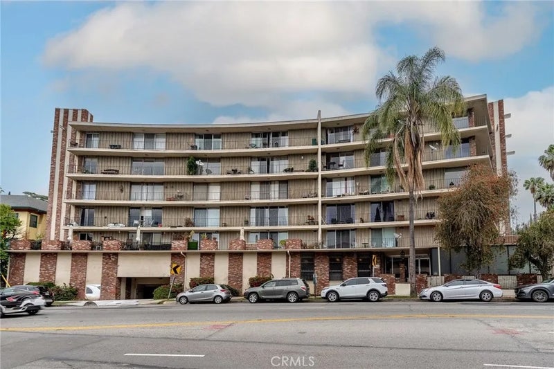 2260 N Cahuenga Boulevard 401