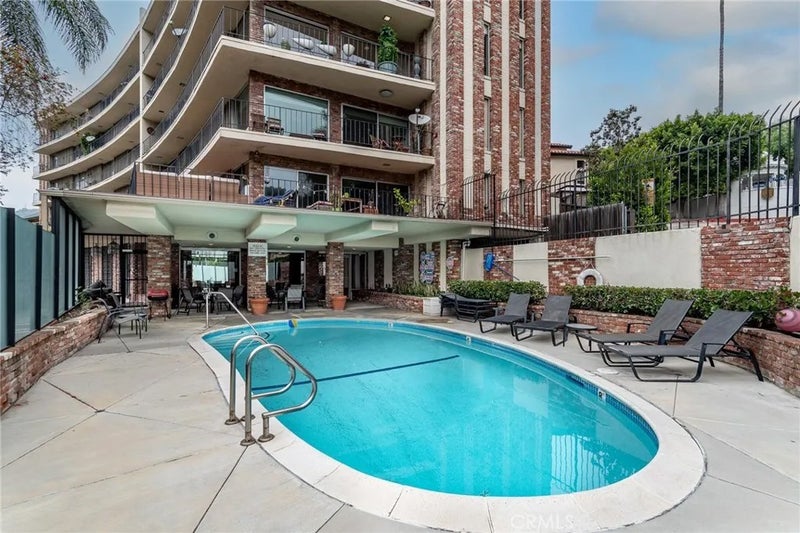 2260 N Cahuenga Boulevard 401