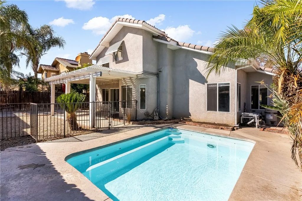 Photo of 941 Coral Ave, Hemet, CA 92543 (MLS # IV26054512)