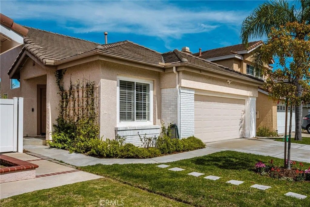 Photo of 927 S Firefly Dr, Anaheim Hills, CA 92808 (MLS # PW26057555)