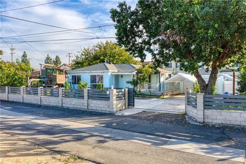 Photo of 4512 W Watkins Way, Santa Ana, CA 92704 (MLS # OC25278637)