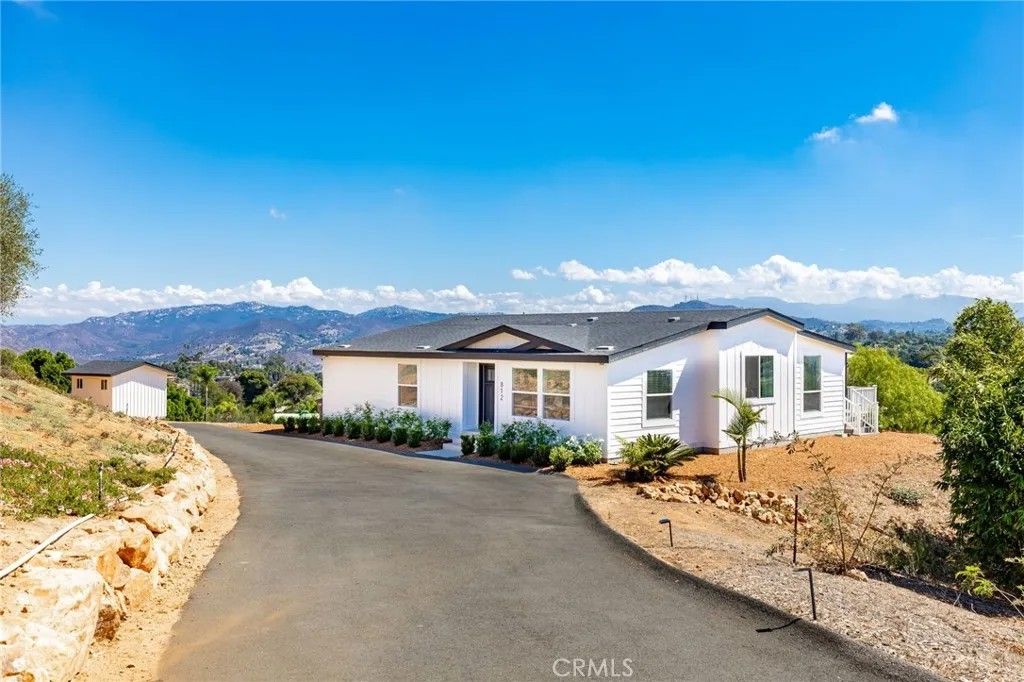 Photo of 812 Quail Hill, Fallbrook, CA 92028 (MLS # ND25223516)