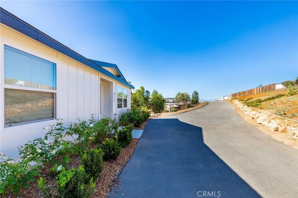 Photo of 812 Quail Hill, Fallbrook, CA 92028 (MLS # ND25223516)