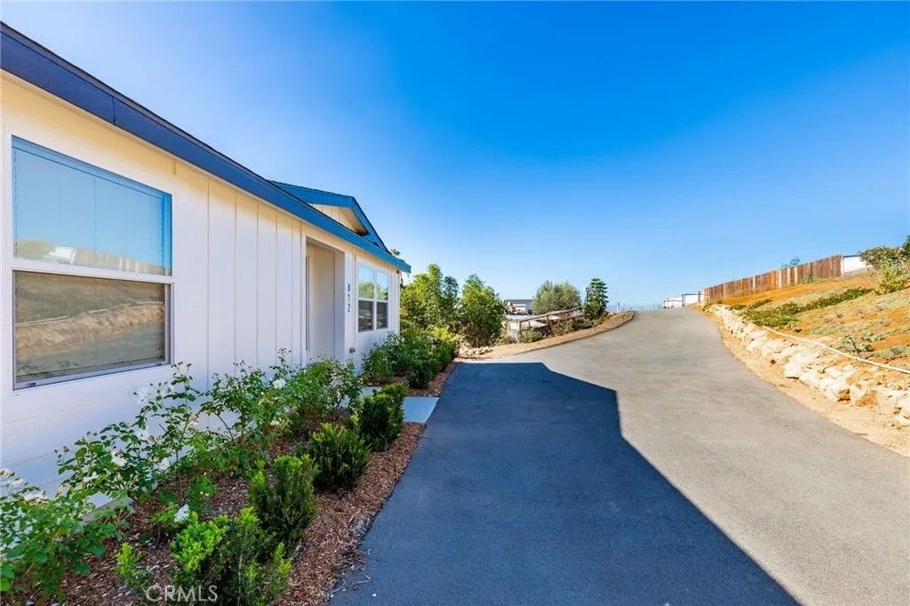 Photo of 812 Quail Hill, Fallbrook, CA 92028 (MLS # ND25223516)