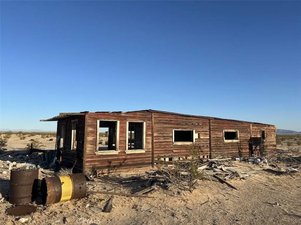 Photo of 5900 Lanes, 29 Palms, CA 92277 (MLS # OC25280120)