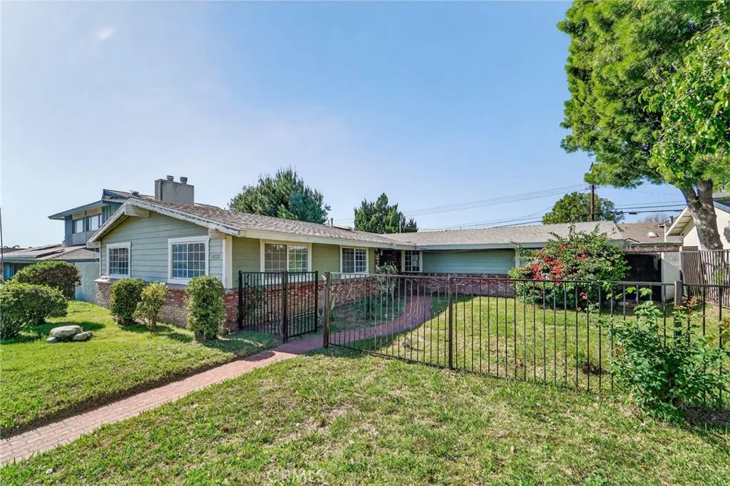 11633 Balboa