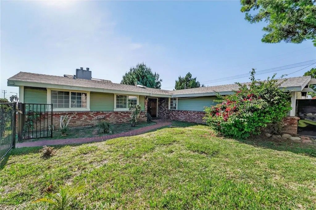 Photo of 11633 Balboa Blvd, Granada Hills, CA 91344 (MLS # PW26039593)