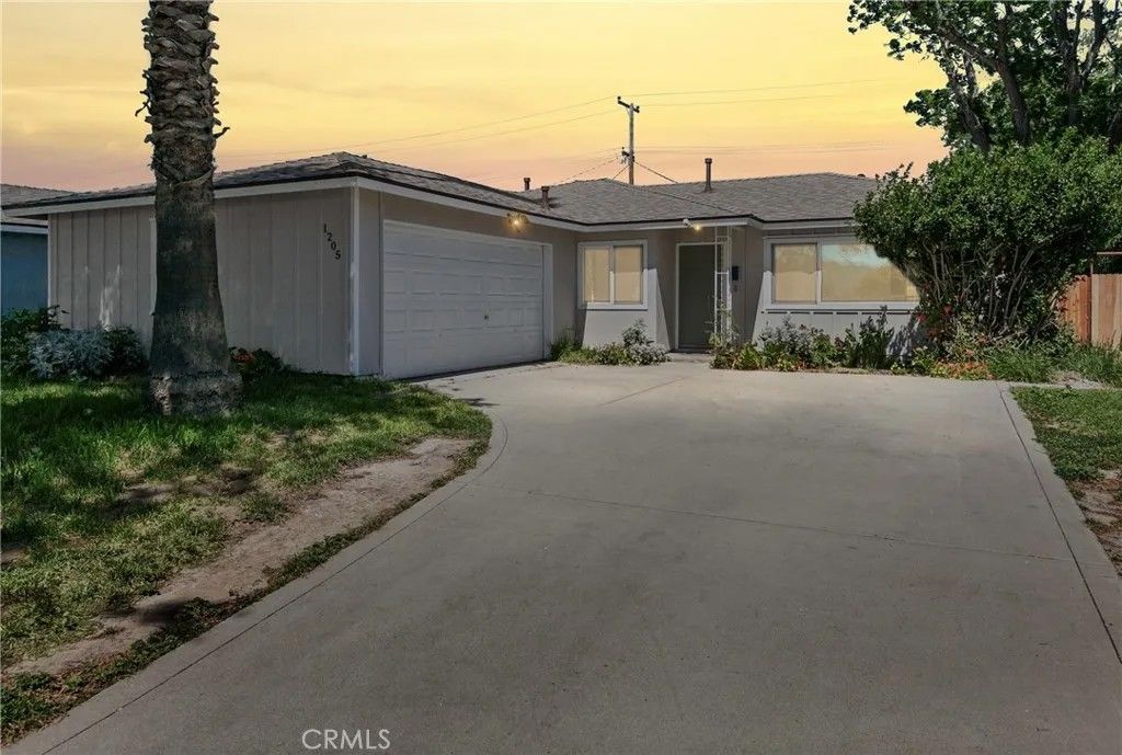 Photo of 1205 E Oak Avenue, Lompoc, CA 93436 (MLS # SC26074842)
