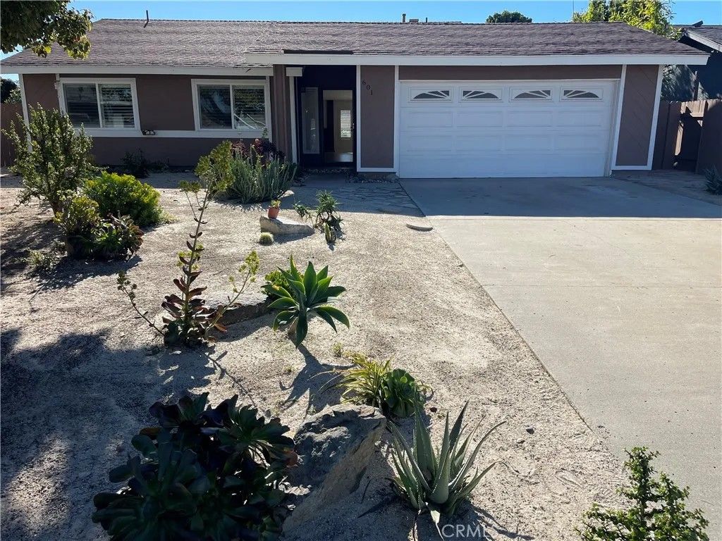 Photo of 601 Hunter St, Oceanside, CA 92058 (MLS # OC25272139)