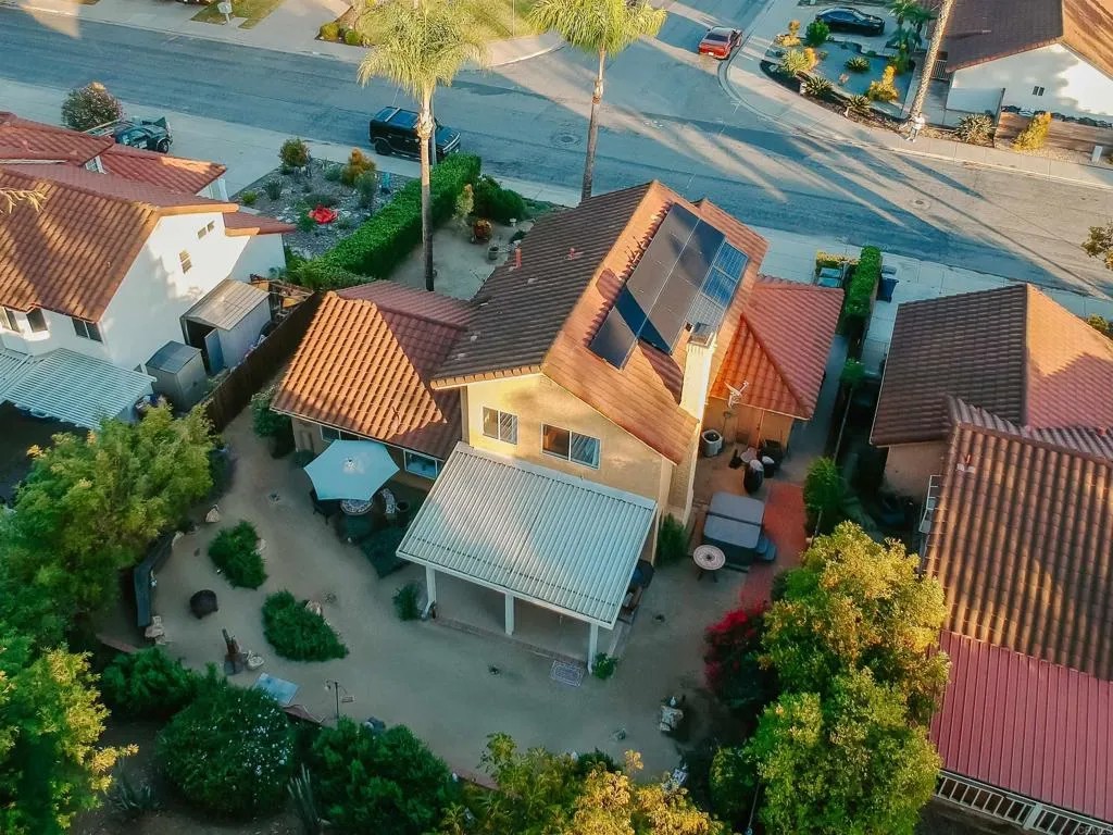 1715 Las Palmas Lane