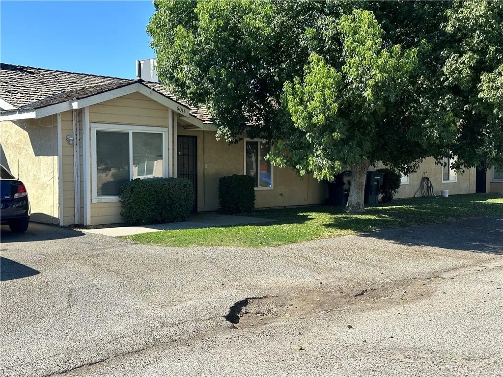 6011 Hill Dale