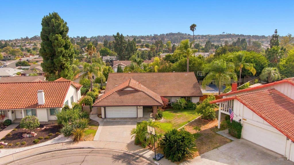 Photo of 12579 Cresta Pl, San Diego, CA 92128 (MLS # 260019978)
