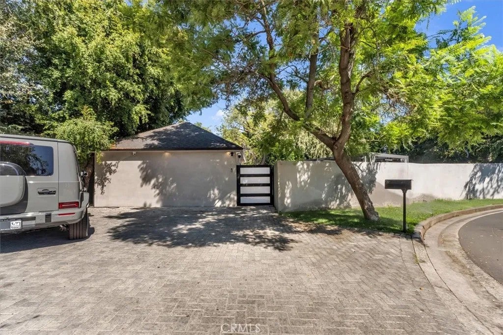 4624 Saint Clair