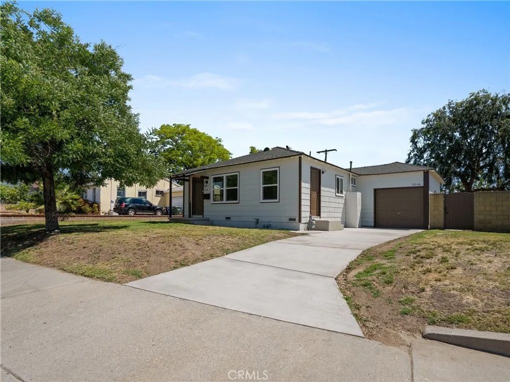 Photo of 334 N Vernon Ave, Azusa, CA 91702 (MLS # CV26094348)