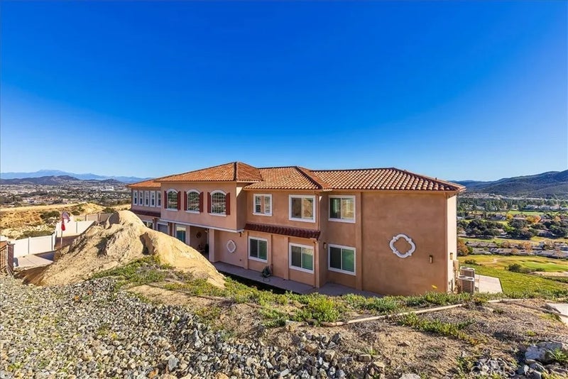 38000 Via Vista Grande