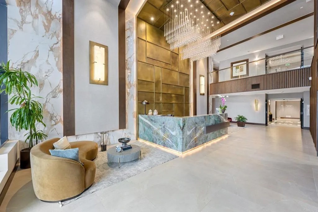 1325 Pacific Highway 1004