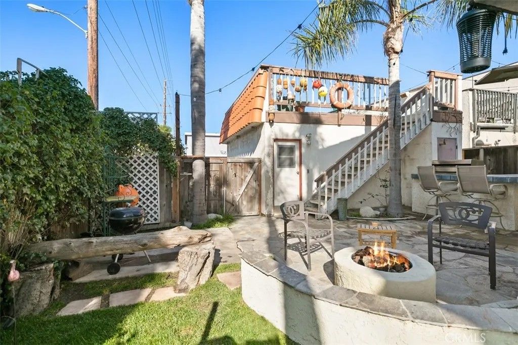 Photo of 201 Adams Ave, Huntington Beach, CA 92648 (MLS # PW26001506)